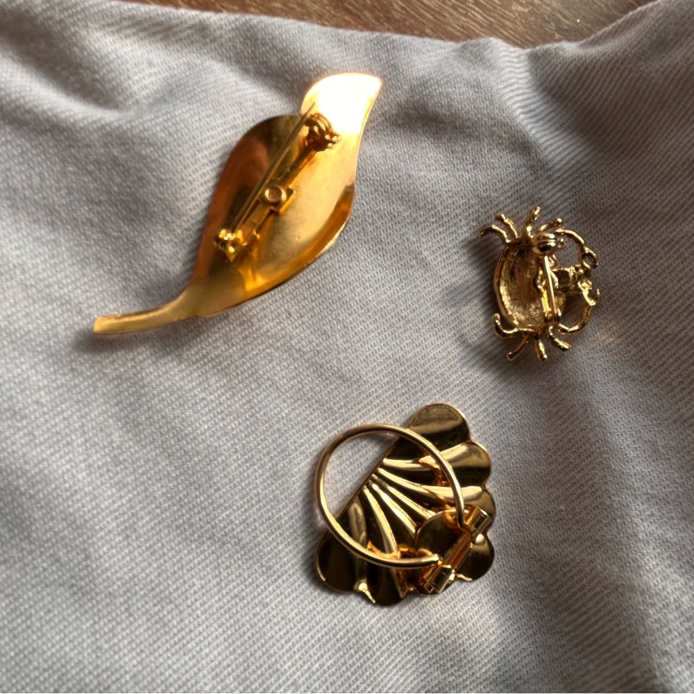 Gold Brooch Set - Picture 3 of 3